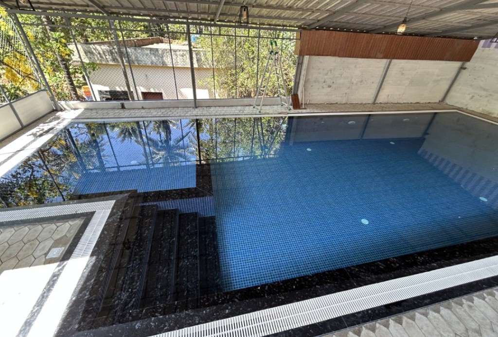 pool resort in marayoor